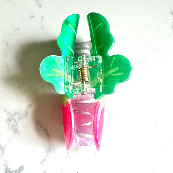 2/$30🌵 Red Radish Beet Claw Clip Hair Accessory Veggie Vegetarian Acrylic NEW - Picture 4 of 9